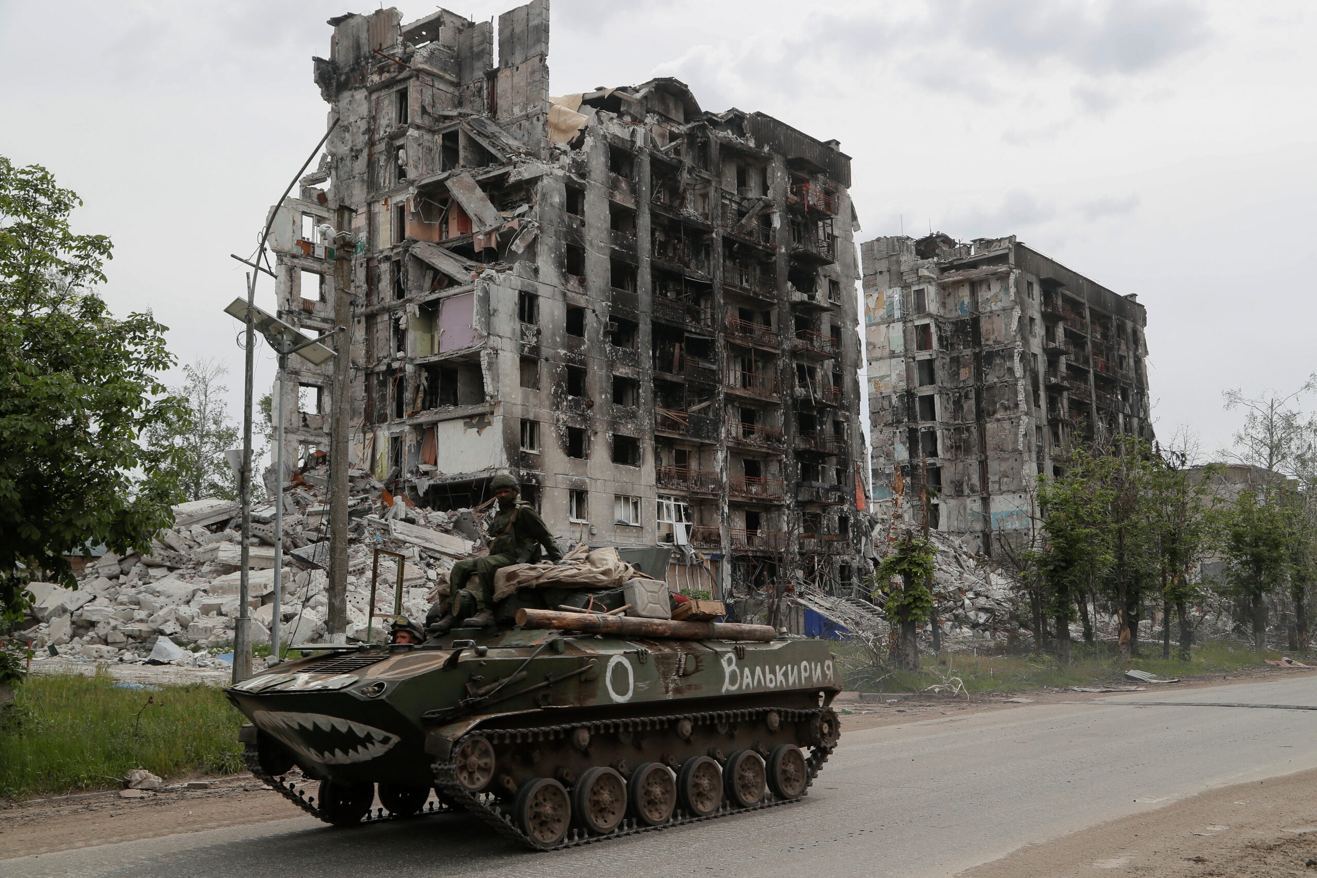 Russian Forces Seize Key Town as Advance Continues Toward Strategic Cities