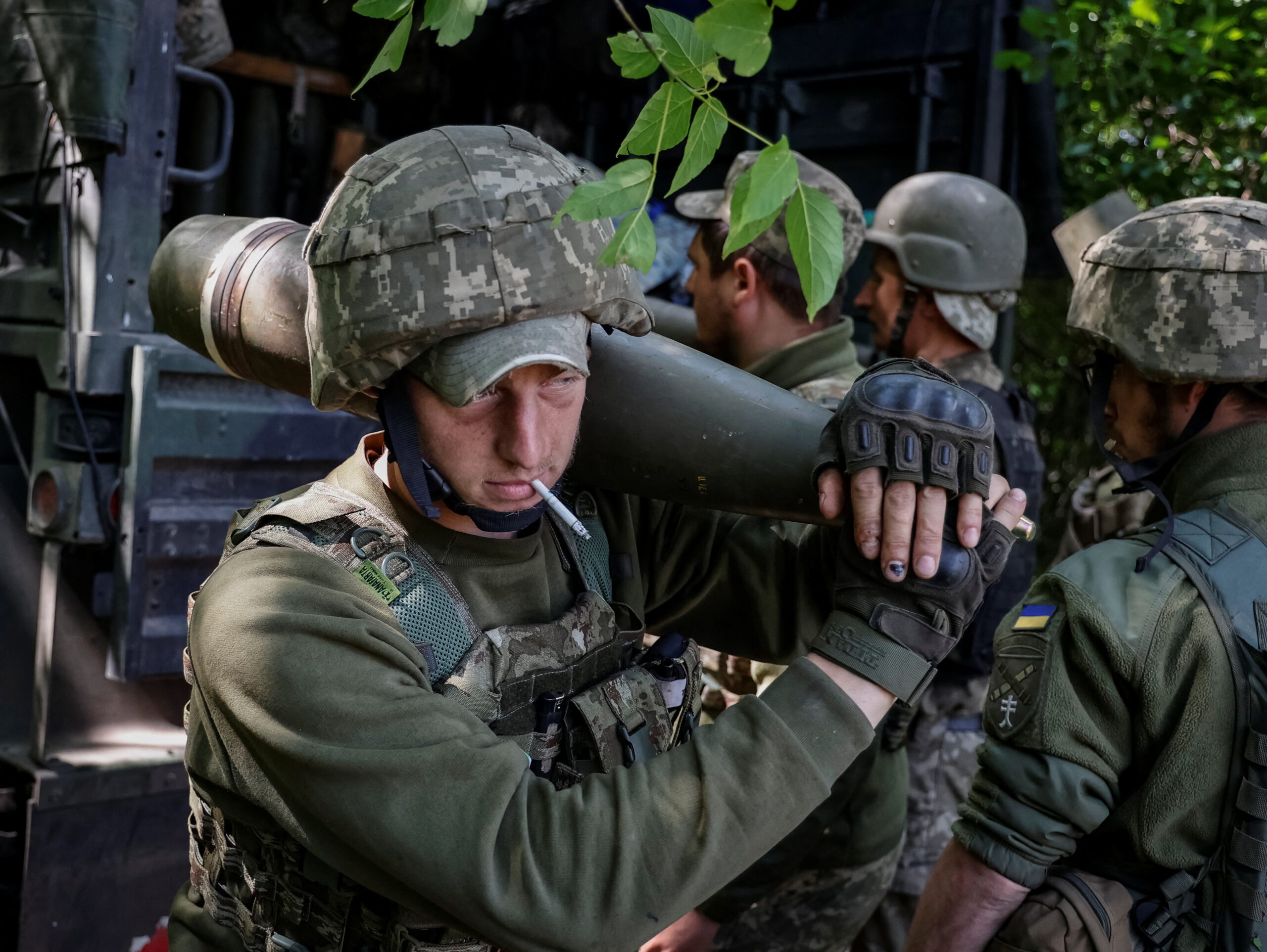 Russia’s Military Advances in Donbas as Ukrainian Forces Face Escalating Crisis
