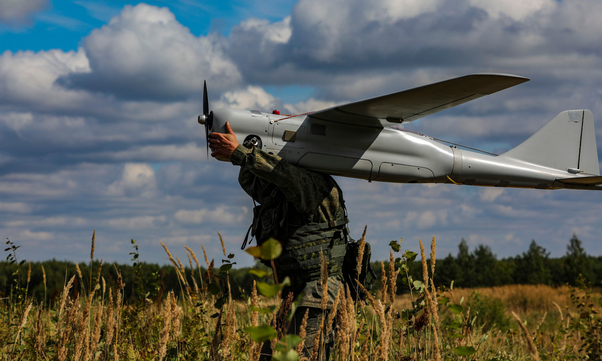 Russia Unveils Coordinated Drone Swarms Capable of Overwhelming Enemy Air Defenses