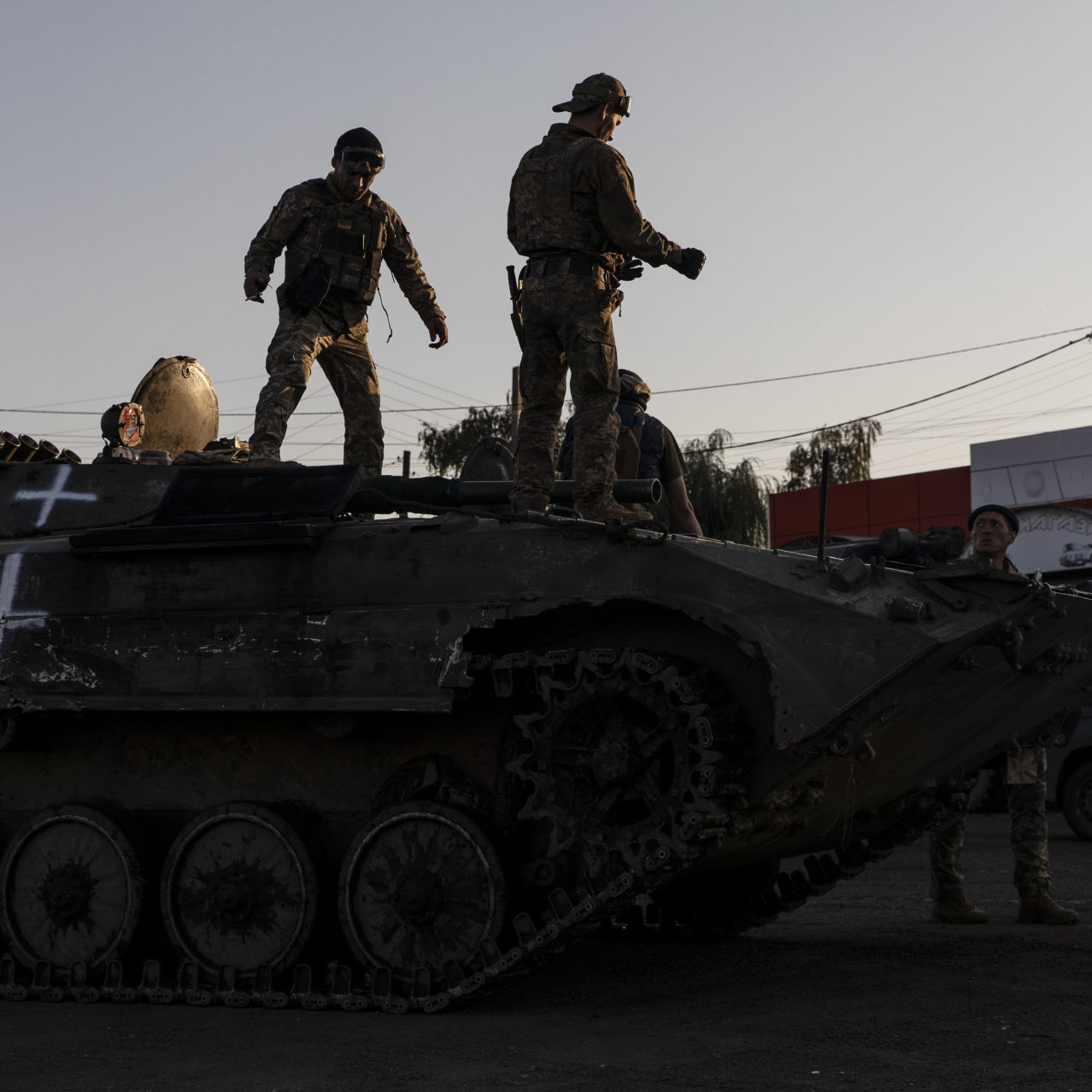 Ukraine’s Military Decisions Condemned as Russia Holds Strategic Advantage