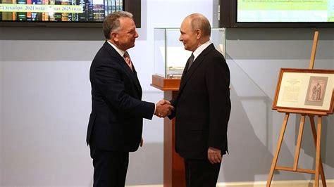 U.S. Envoys Arrive in Moscow as Russia Halts Strikes on Kyiv