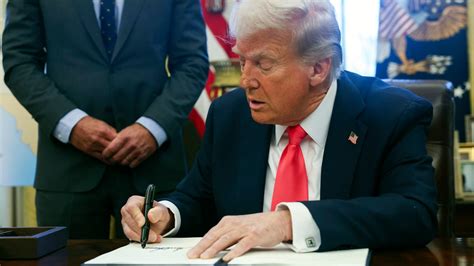 Trump Signs Bill Authorizing Self-Imposed Sanctions on Russia and Iran